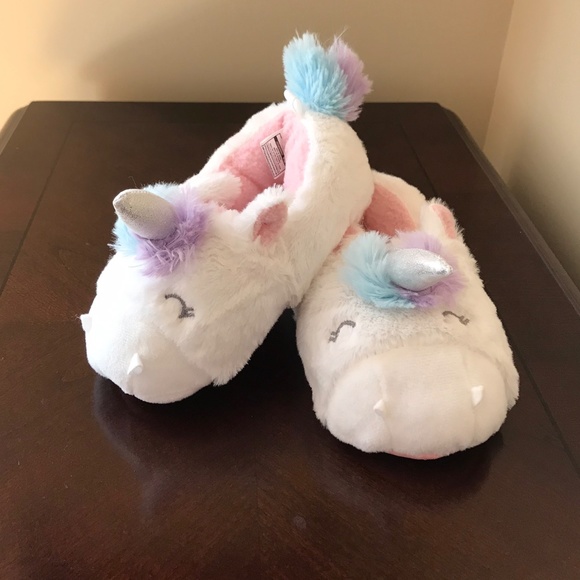🦄 NWOT Carter’s Unicorn Slippers Size 7/8 Medium - Picture 1 of 6